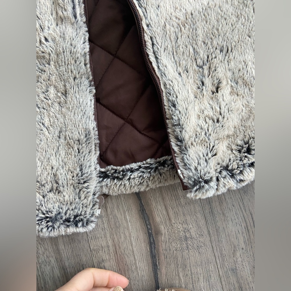 Women’s convertible faux fur vest - Large - Picture 3 of 5
